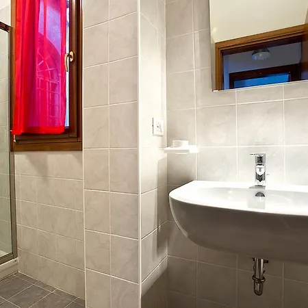 굿 와인 아파트먼츠 *