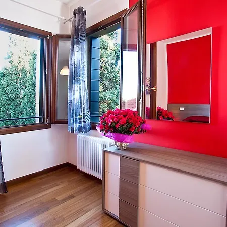 굿 와인 아파트먼츠 아파트