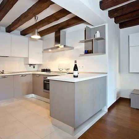 굿 와인 아파트먼츠