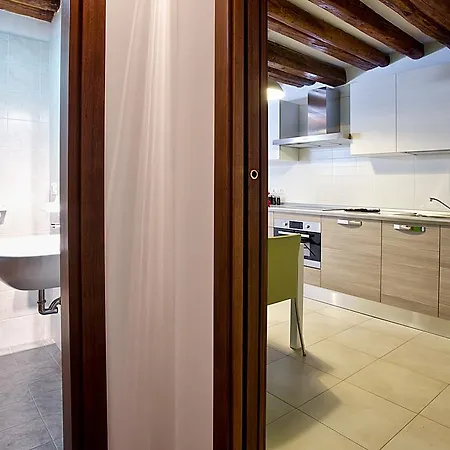 굿 와인 아파트먼츠