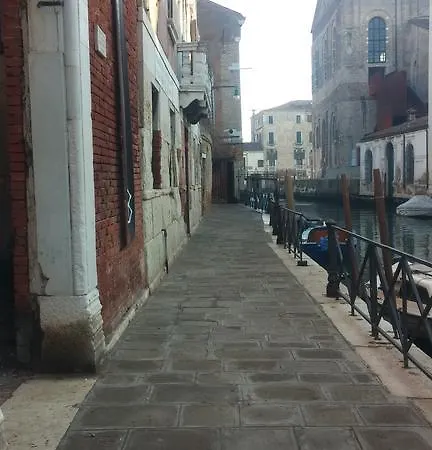 굿 와인 아파트먼츠