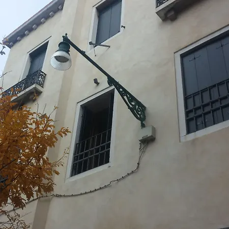 굿 와인 아파트먼츠 아파트