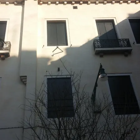 굿 와인 아파트먼츠