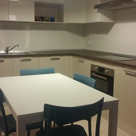 굿 와인 아파트먼츠 *