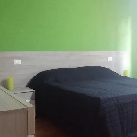 굿 와인 아파트먼츠 *