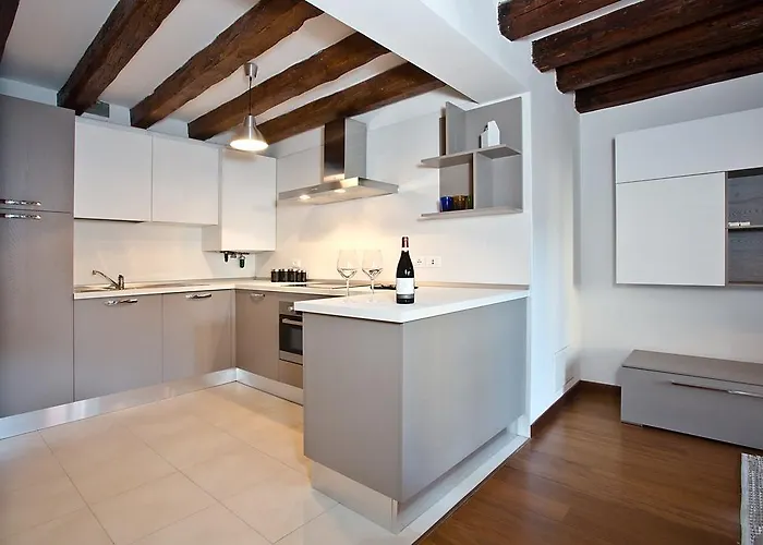 굿 와인 아파트먼츠