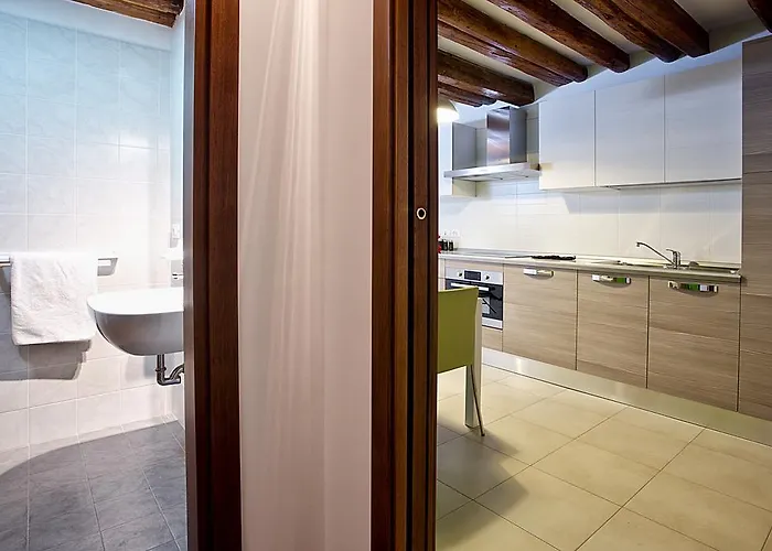 굿 와인 아파트먼츠