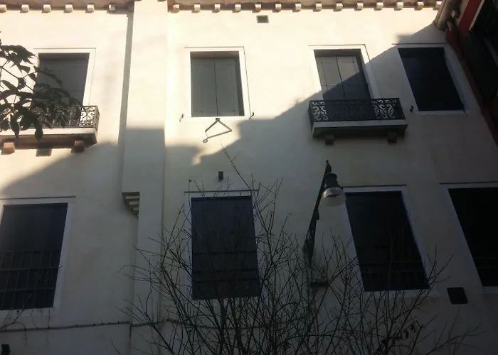 굿 와인 아파트먼츠